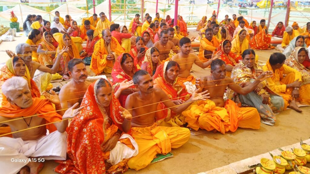 मझिऑव प्रखंड मे माॅ भगवती देवी शर्मा का जन्म शताब्दी समारोह, विश्व गायत्री परिवार द्वारा अखंड ज्यो कलश रथ ,गायत्री परिवार द्वारा पूजन, आरती,हवन यज्ञ, दीप यज्ञ आदि कार्य बडे धूम-धाम से मनाई जा रही है। 5 IMG 20250319 WA0012