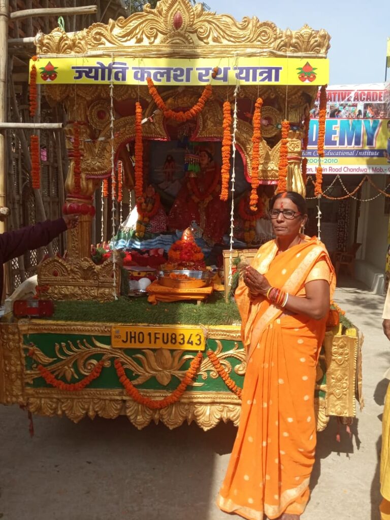 मझिऑव प्रखंड मे माॅ भगवती देवी शर्मा का जन्म शताब्दी समारोह, विश्व गायत्री परिवार द्वारा अखंड ज्यो कलश रथ ,गायत्री परिवार द्वारा पूजन, आरती,हवन यज्ञ, दीप यज्ञ आदि कार्य बडे धूम-धाम से मनाई जा रही है। 4 IMG 20250319 WA0017