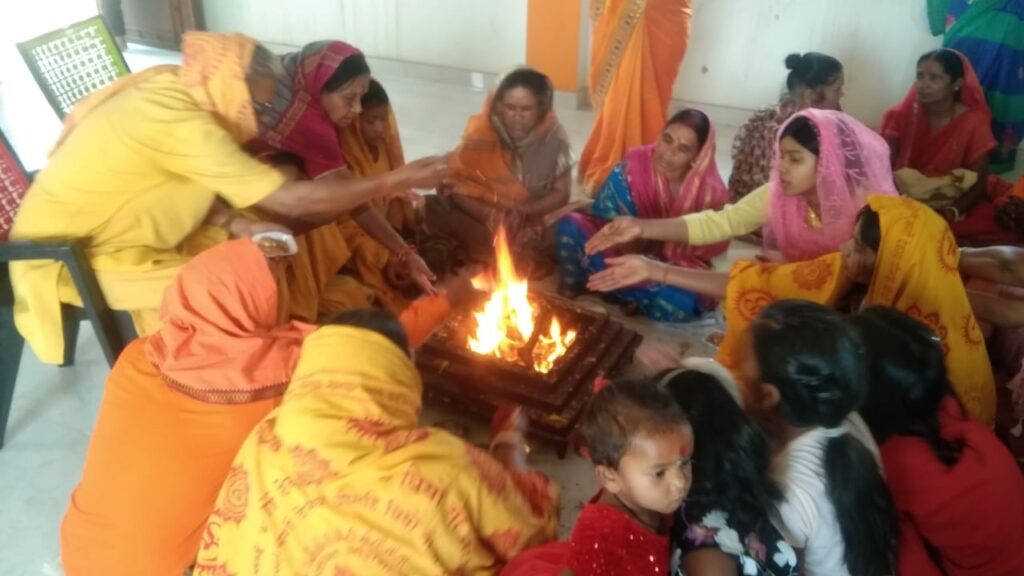 मेदिनीनगर पलामू-गायत्री शक्ति पीठ पलामू गायत्री मंदिर सुदना मे चैत्र नवरात्र नवमी पर्व के शुभ अवसर पर पूजन, भजन, हवन,आरती,की गई। 4 IMG 20250406 WA0043