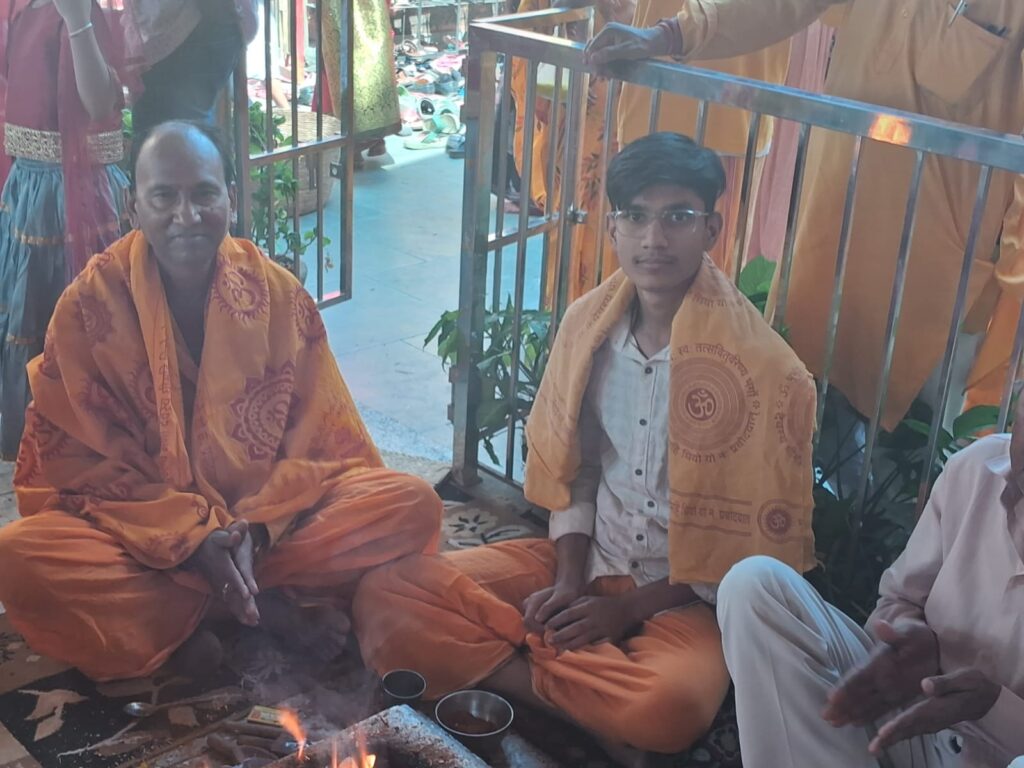 मेदिनीनगर पलामू-गायत्री शक्ति पीठ पलामू गायत्री मंदिर सुदना मे चैत्र नवरात्र नवमी पर्व के शुभ अवसर पर पूजन, भजन, हवन,आरती,की गई। 2 IMG 20250406 WA0050