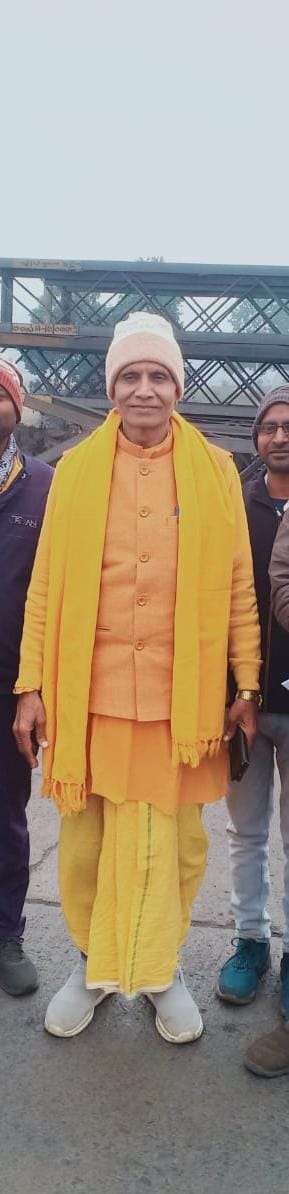 लातेहार जिला के चंदवा प्रखंड मे गायत्री शक्ति पीठ मंदिर परिसर संध्या 4 बजे दिनाँक 11अपरैल दिन -शुक्रवार शिव शकर सिह उप जोन पलामू की आत्मा की शांति के लिए प्रार्थना की गई। 3 IMG 20250410 WA0007