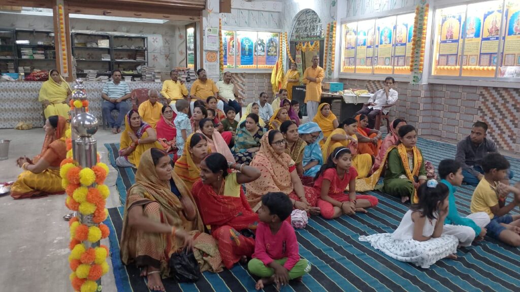 वेद माता गायत्री शक्ति पीठ मे सातवे वार्षिकोत्सव मे शिव परिवार द्वारा प्राण प्रतिष्ठा व गायत्री महायज्ञ व शहीदो की आत्मा की शांतिआहुति । 5 IMG 20250428 WA0034