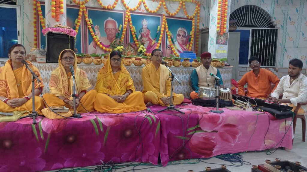 वेद माता गायत्री शक्ति पीठ मे सातवे वार्षिकोत्सव मे शिव परिवार द्वारा प्राण प्रतिष्ठा व गायत्री महायज्ञ व शहीदो की आत्मा की शांतिआहुति । 3 IMG 20250428 WA0036