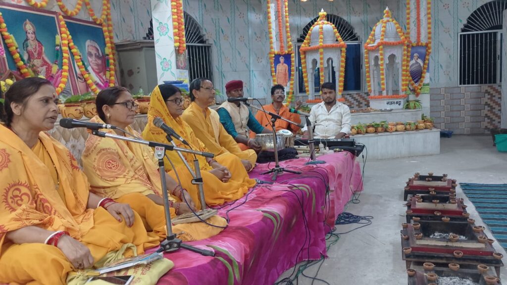 वेद माता गायत्री शक्ति पीठ मे सातवे वार्षिकोत्सव मे शिव परिवार द्वारा प्राण प्रतिष्ठा व गायत्री महायज्ञ व शहीदो की आत्मा की शांतिआहुति । 4 IMG 20250428 WA0037