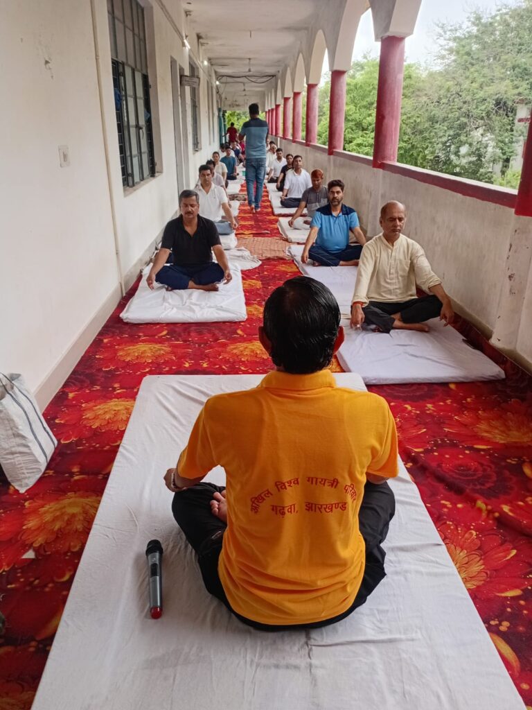 21जून 2025दिन -शनिवार को 11वी अंतरराष्ट्रीय योग दिवस व्यवहार न्यायालय गढवा,वेद माता गायत्री शक्तिपीठ श्रीबशीधर नगर,गायत्री शक्तिपीठ मझिऑव, गायत्री शक्तिपीठ चंदवा,ट्रेनिंग स्कूल सतबरवा,पचायत भवन खुरा बरवाडीह मे सम्पन्न। 3 IMG 20250621 WA0078