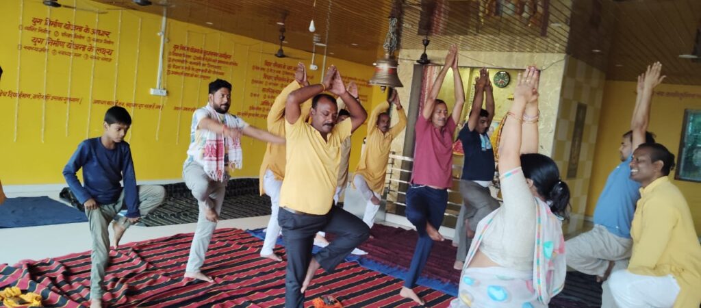 21जून 2025दिन -शनिवार को 11वी अंतरराष्ट्रीय योग दिवस व्यवहार न्यायालय गढवा,वेद माता गायत्री शक्तिपीठ श्रीबशीधर नगर,गायत्री शक्तिपीठ मझिऑव, गायत्री शक्तिपीठ चंदवा,ट्रेनिंग स्कूल सतबरवा,पचायत भवन खुरा बरवाडीह मे सम्पन्न। 2 IMG 20250621 WA0084