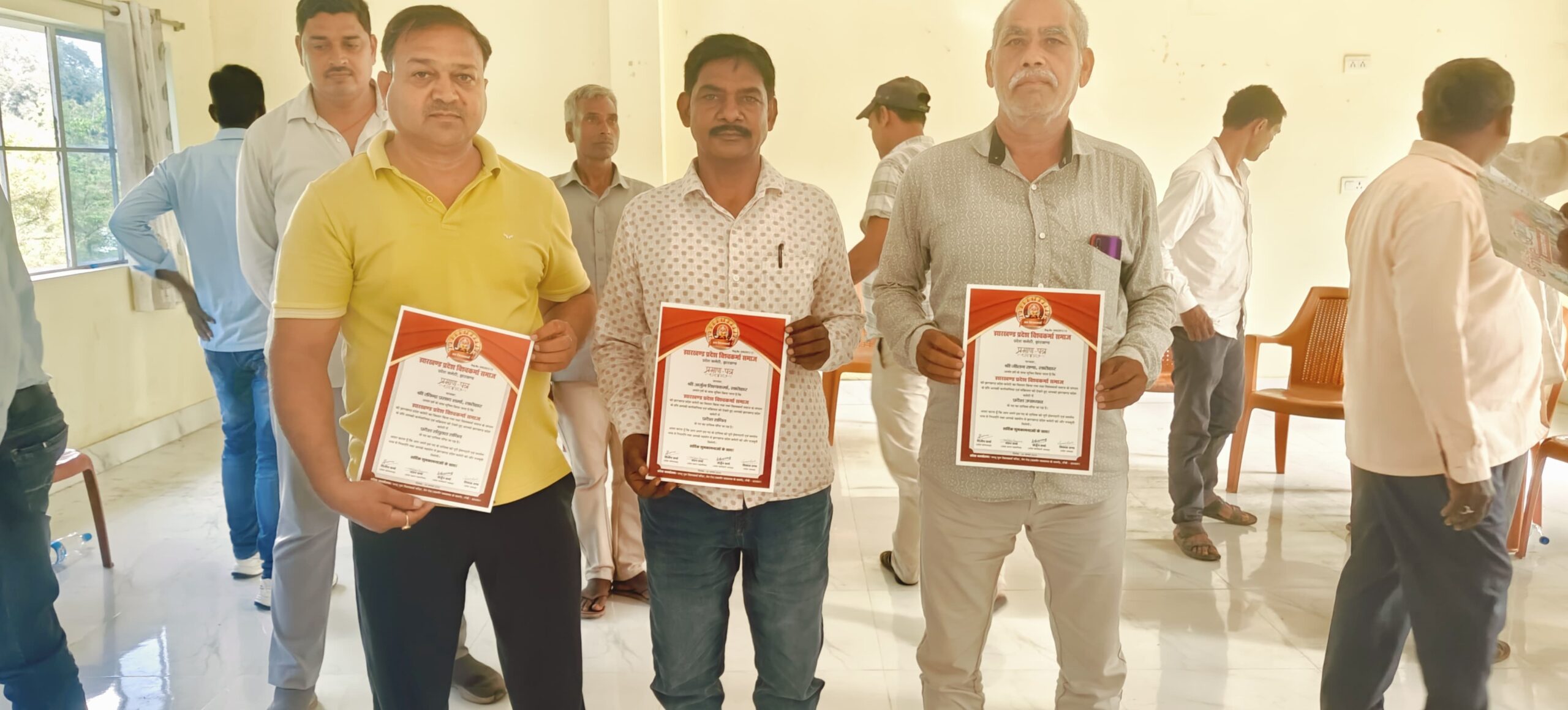 लातेहार जिला में विश्वकर्मा समाज की बैठक एवं प्रदेश कमेटी में स्थान दिए जाने पर हुए सम्मानित बडे ही हर्ष उल्लास के साथ सम्पन्न हुआ। 1 IMG 20250901 WA0064 scaled